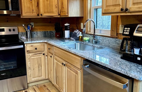 Gatlinburg Cabin | Stay downtown next to national park! -Hot Tub-Fireplace-Wifi-Dogs OK
