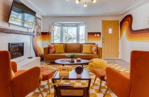 Arvada Plaza Area House | Stay Groovy in Denver | Turf Yard | 5 King Beds