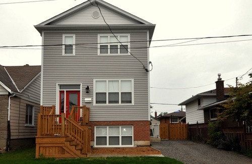 St. Catharines Apartment | Stay Here First! – Perfect for Longer Stays & Newcomers, Pet-Friendly 1BR