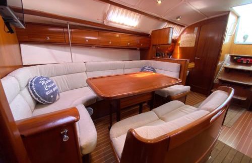 Albufeira Boat Rental | Stay in a Boat - Algarve (Blue Pearl)