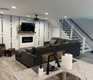 Snellville Villa | Stay in a new modern townhouse Sleeps 10