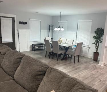 Snellville Villa | Stay in a new modern townhouse Sleeps 10