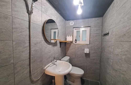 Sinchon-dong House | Stay in a sunny,clean,and spacious 5-bedroom house.
