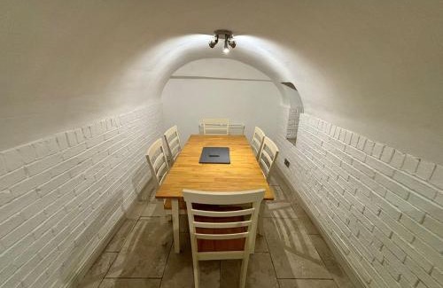 Shrewsbury House | Stay in History 13th Century Gem in Central Shrewsbury!