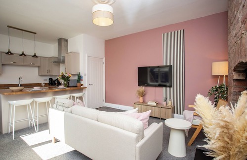 North Shields House | Stay in our stylish 2-bedroom apartment at Balmoral Gardens, North Shields