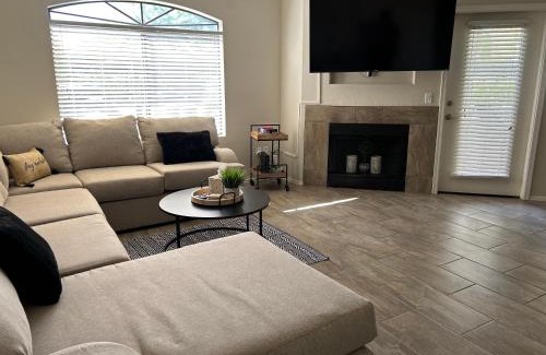 North Scottsdale Apartment | Stay in Style Scottsdale 1st Floor Condo