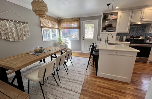 Skyway House | Stay in Style & Comfort with Our Family-Friendly VRBO near the Broadmoor Hotel