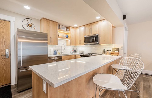 Steamboat Springs Condo | Stay in Style at the Resort – Hike/Bike In/Out, Mountain Views, Hot Tub, Fireplace, Deck & Elevator