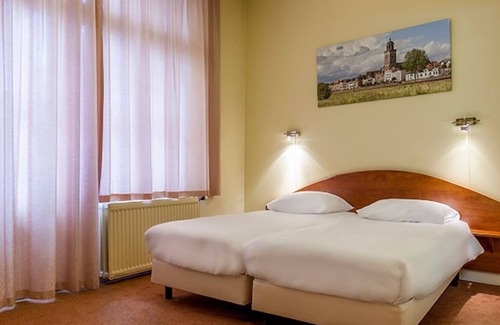 Deventer Hotel | Stay in Style with On-Site Bar, Breakfast Service, Near Speelgoedmuseum