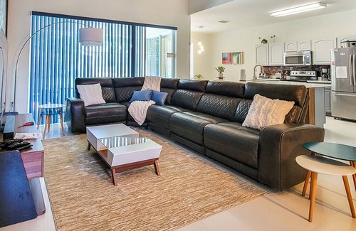 Windsor Hills Villa | Stay in the BEST Luxury 5 bedroom villa with SOUTH facing pool