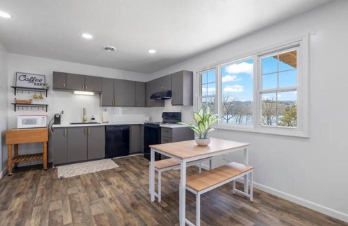 Kimberling City Apartment | Stay Lakeside! Serene and Stylish w/Hot Tub, BBQ