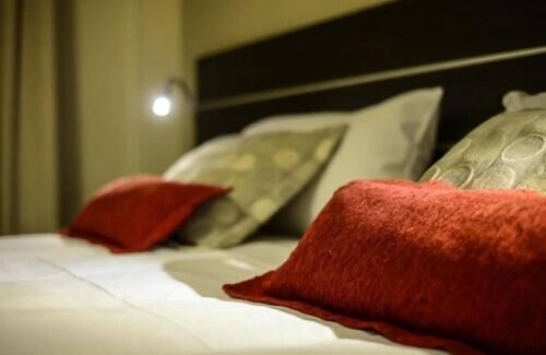 El Centro Hotel | Stay Like a Local | Great Location | Walk to Major Attractions & Budget Friendly