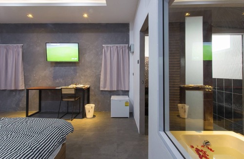 Phunphin Hotel | Stay near Surat Thani Airport & Train Station with cosy room