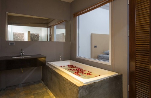 Phunphin Hotel | Stay near Surat Thani Airport & Train Station with cosy room