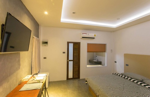 Phunphin Hotel | Stay near Surat Thani Airport & Train Station with cosy room