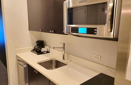 Doral Condo | Stay Near the Convention Center, King Studio