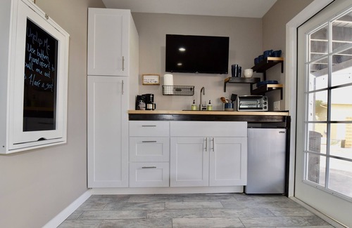 Peter Howell Apartment | Stay near UAZ in Tucson's cozy 1-bedroom