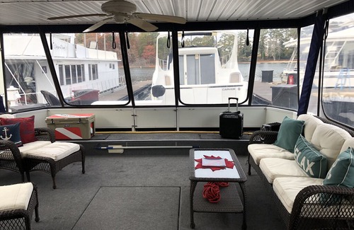 Buford Boat Rental | Stay on a Houseboat on Lake Lanier..!