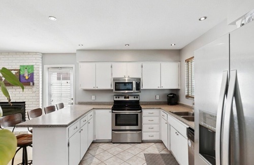 Tempe House | Stay on Sesame |3bdrm | Bright, Spacious, Fun