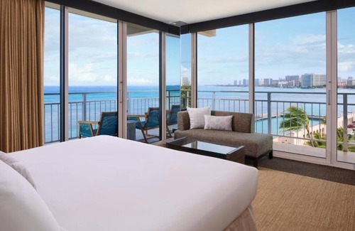 Diamond Head - Kapahulu - St. Louis Hotel | Stay on the Beach | Direct Ocean Access | Walk to Local Favorites