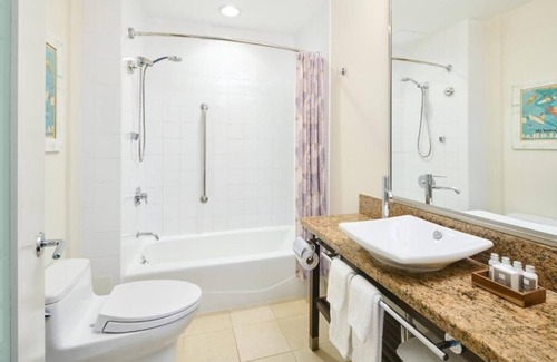Diamond Head - Kapahulu - St. Louis Hotel | Stay on the Beach | Direct Ocean Access | Walk to Local Favorites