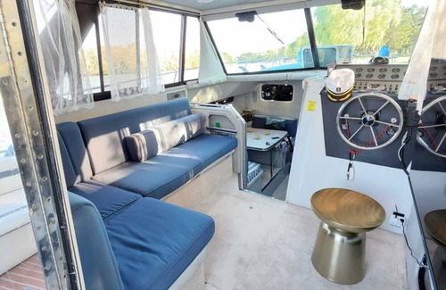 Central Waterfront Boat Rental | Stay on Yacht/Unique Experience/Toronto Lake