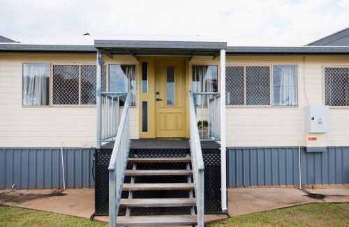 Clermont House | Stay Outback Clermont - Pet Friendly