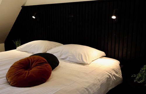 Municipality of West Maas en Waal Hotel | Stay overnight in an atmospheric room with beautiful views.