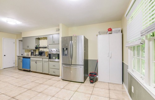 Ellendale Cottage | Stay & Play in Memphis: Family Home w/Yard!
