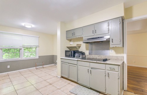 Ellendale Cottage | Stay & Play in Memphis: Family Home w/Yard!