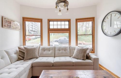 Goose Hollow House | Stay Portland - 4BR Preserved 1907 Classic Craftsman