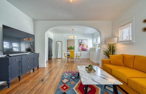 Hosford-Abernethy Apartment | Stay Portland Collection - Golden Age of Hollywood Apartment - 92 WalkScore