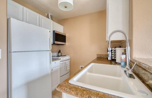 Corbett - Terwilliger - Lair Hill Apartment | Stay Portland - John's Landing Haven - Studio Near OHSU