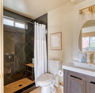 Corbett - Terwilliger - Lair Hill Apartment | Stay Portland - John's Landing Haven - Studio Near OHSU