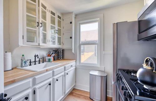 Buckman Neighborhood Apartment | Stay Portland - La Casa Burnside - Local Eateries - Shops - Bars