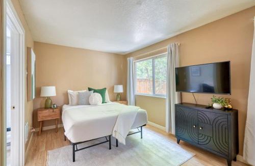 Corbett - Terwilliger - Lair Hill Apartment | Stay Portland - Peaceful Johns Landing Studio - Near OHSU
