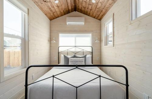 Alberta Arts District House | Stay Portland - The Tiny Farmhouse on Alberta