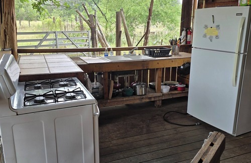Uvalde Cabin | Stay & Relax✔️swimming, shady spot, kid activities