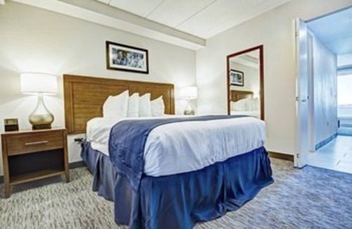Newport Resort | Stay right on Thames Street -The heart of Newport- ON the Water