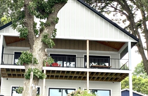 Spirit Lake House | Stay right on the lake!