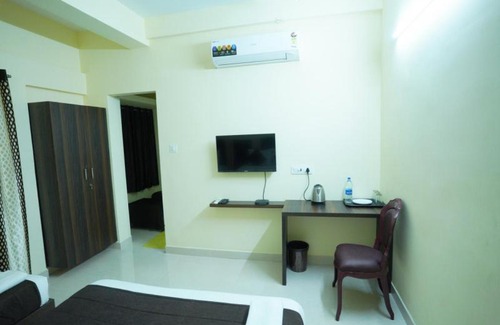 Perambur Purasavakam Hotel | Stay Square Inn Anna Nagar
