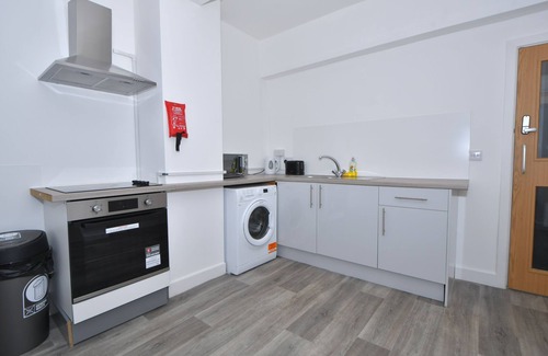 Burton on Trent House | Stay @ The Wellington Burton-Single Room STARBUCKS