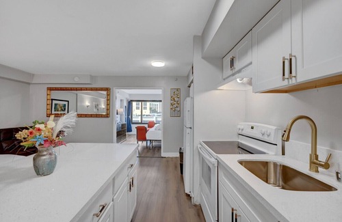Las Vegas Strip Condo | Stay Together on the Strip - 1 Bedroom Apartment with View