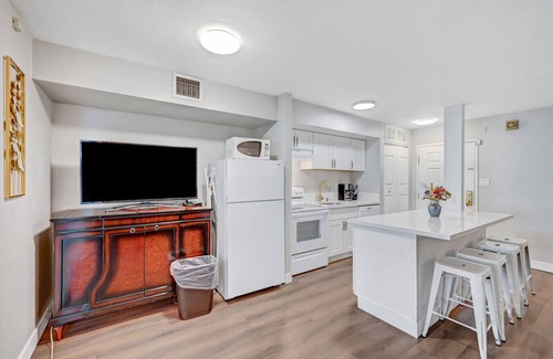 Las Vegas Strip Condo | Stay Together on the Strip - 1 Bedroom Apartment with View
