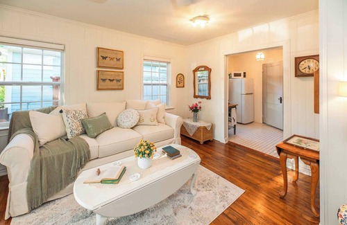 McKinney House | Stay Vintage at Dandelion