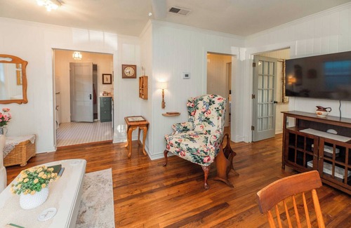 McKinney House | Stay Vintage at Dandelion