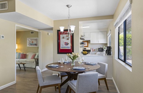 Sunrise Vista Chino Condo | Stay Wexler, Stay Cool