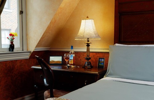 Central Business District Bed & Breakfast | Stay with us and you'll see why we are ranked #1 lodging in Kalamazoo, MI.