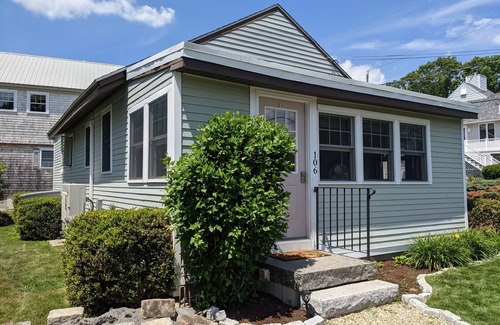 York Beach Cottage | Stay Year Round at Memories Cottage, York Beach, Maine!