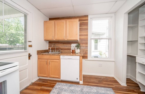 Oakley Apartment | Stay34thOakley | Oakley